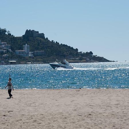 Apartamento A Pie De Playa, Climatizado Y Parking Roses Ngoại thất bức ảnh